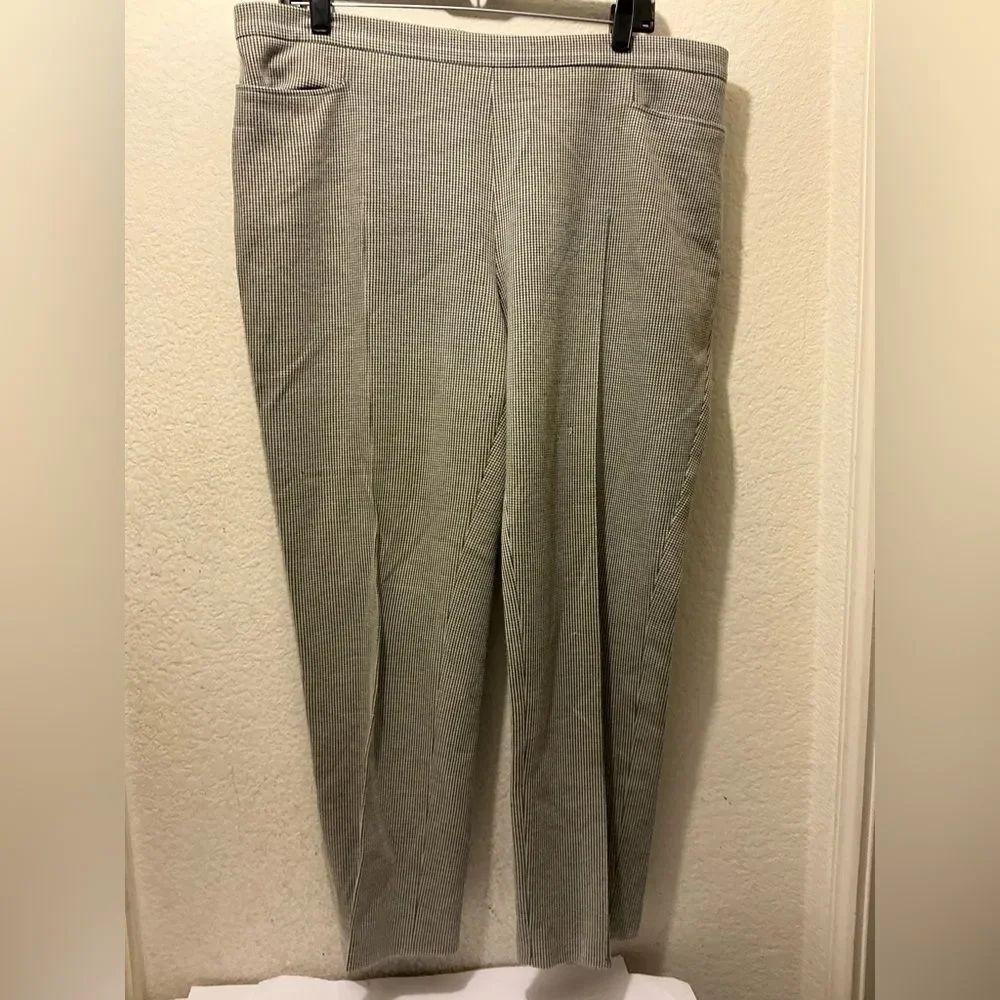 Akris Punto Black and White Houndstooth Pants. Cropped size 14 - Picture 2 of 6